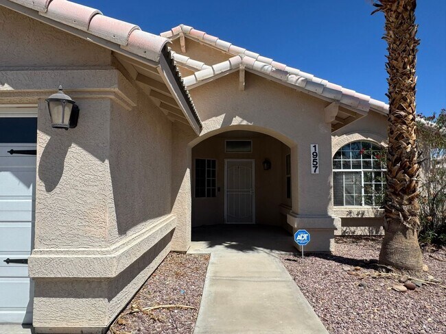 Foto del edificio - 3BR 2Ba Fairway Estates Luxe Home w/Boat Deep Garage and Fenced Yard