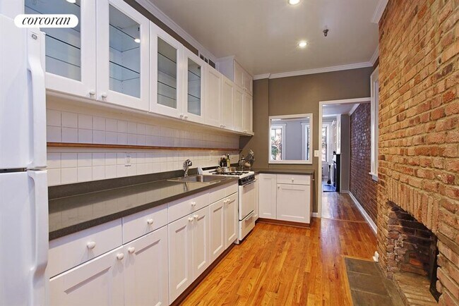 Foto del edificio - 222 E 11th St