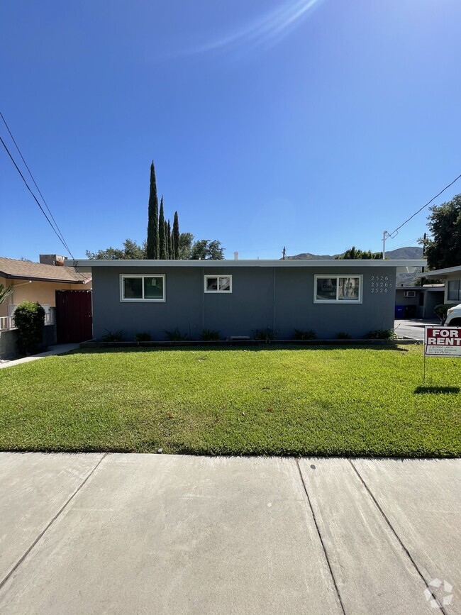 FRONT YARD - 2526 Hermosa Ave