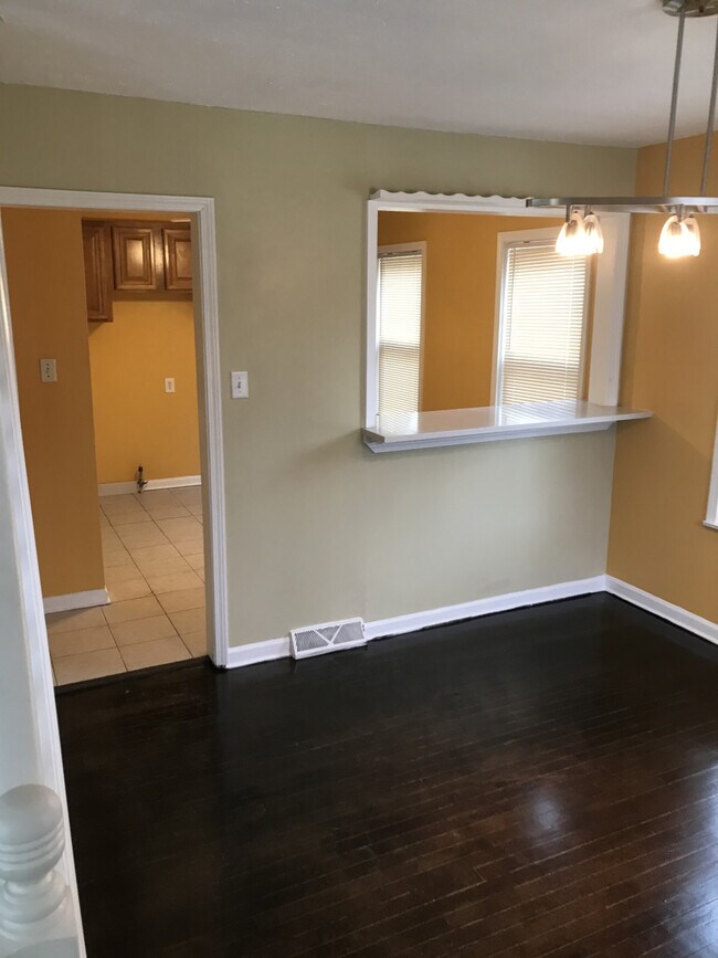 Building Photo - 142 PL
