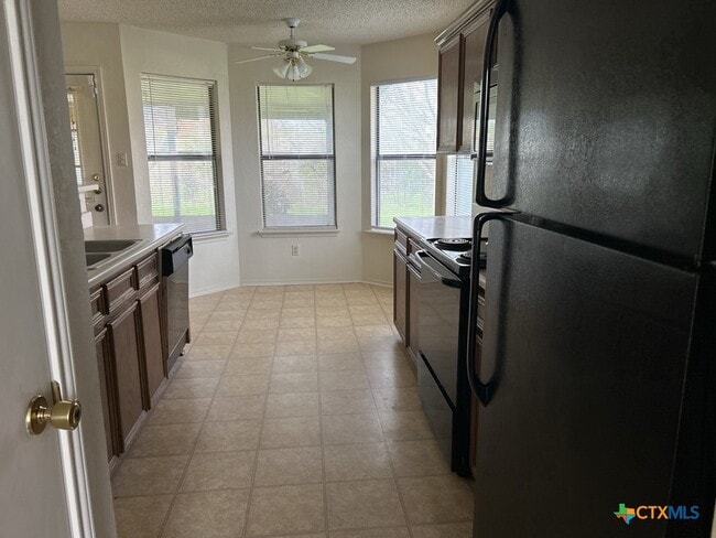 Building Photo - 2607 Schulze Dr