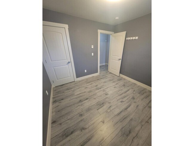 Photo du bâtiment - 10595-1159B 159b St