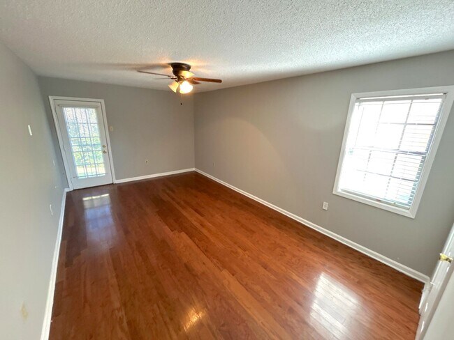 Foto del edificio - 5144 Country View Ln