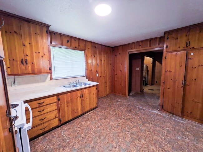 Building Photo - 3265 East Dr