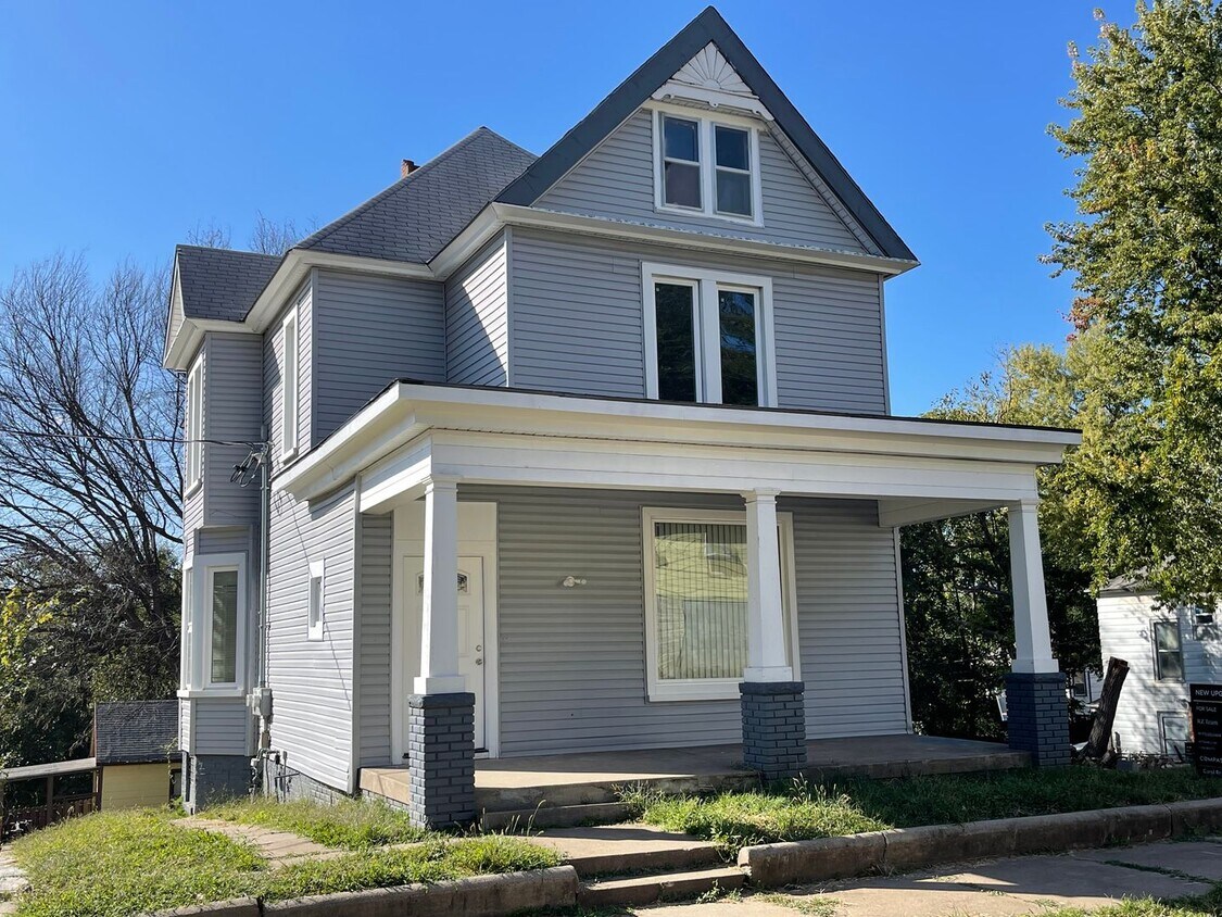 Primary Photo - 1002 N 9th St.