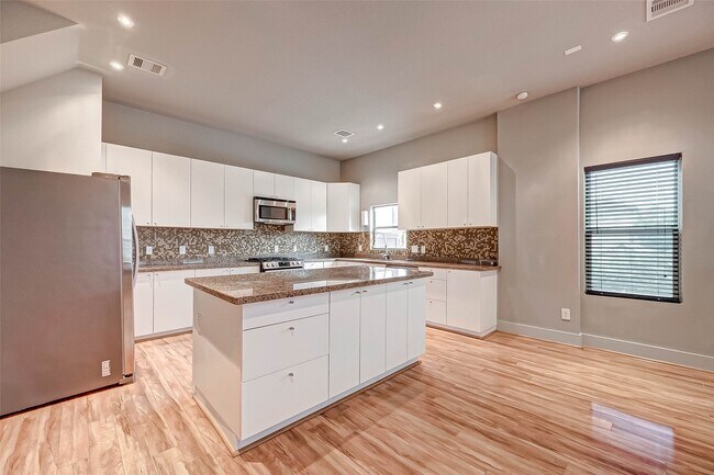 Foto del edificio - 5111 Cornish St
