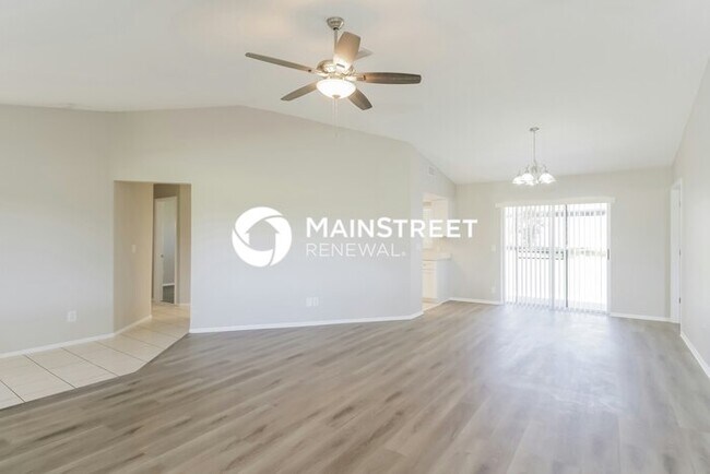 Building Photo - 3 Bedroom Pet-Friendly Home in Spring Hill, FL with Main Street Renewal