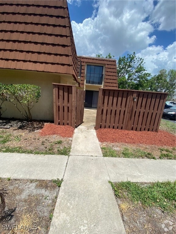 Building Photo - 5239 Cedarbend Dr