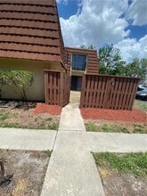 Building Photo - 5239 Cedarbend Dr