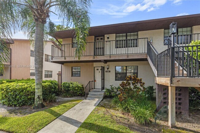 Foto del edificio - 5236 Treetops Dr