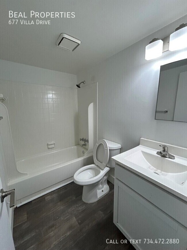 Building Photo - 677 Villa Dr