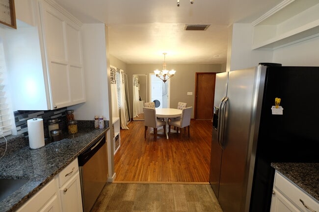 Foto del edificio - 3227 Gardner Rd