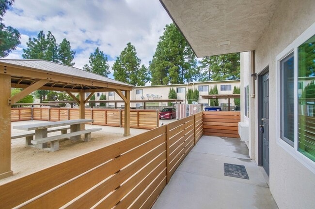 Building Photo - XL Studio - Newly renovated with large wal...