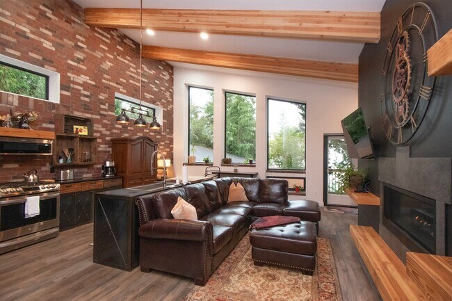 Foto del edificio - 392 Buck Loop Rd