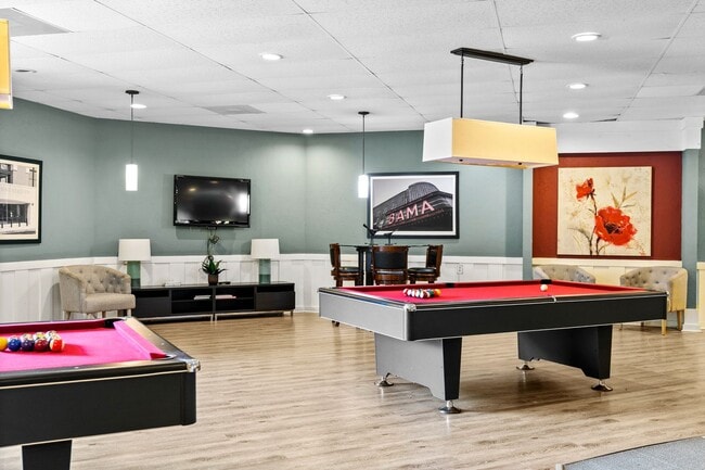 Interior Photo - Skyland Pointe