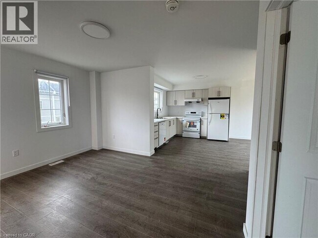 Building Photo - 107 HighRiver Trl