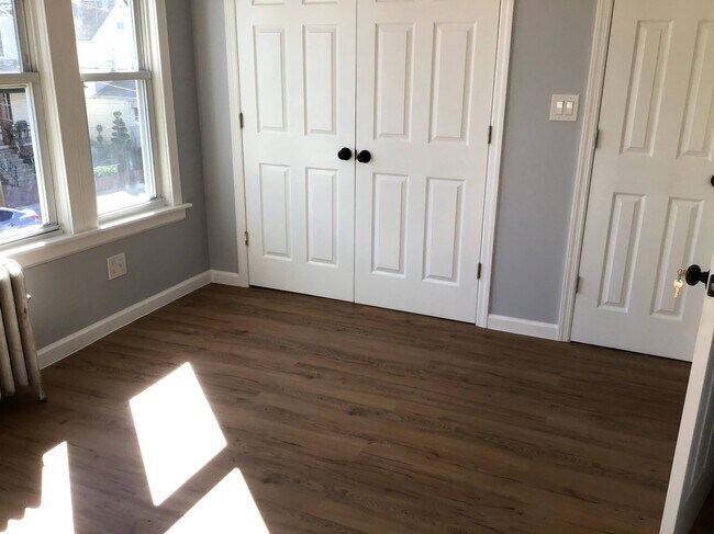 Habitación - 676 E 39th St