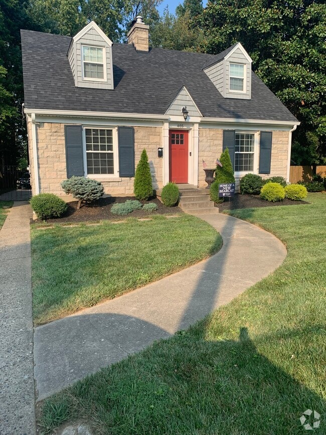 English Village Apartments under 900 Louisville, KY 2 Rentals