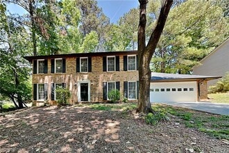 Building Photo - 9880 Lake Forest Way