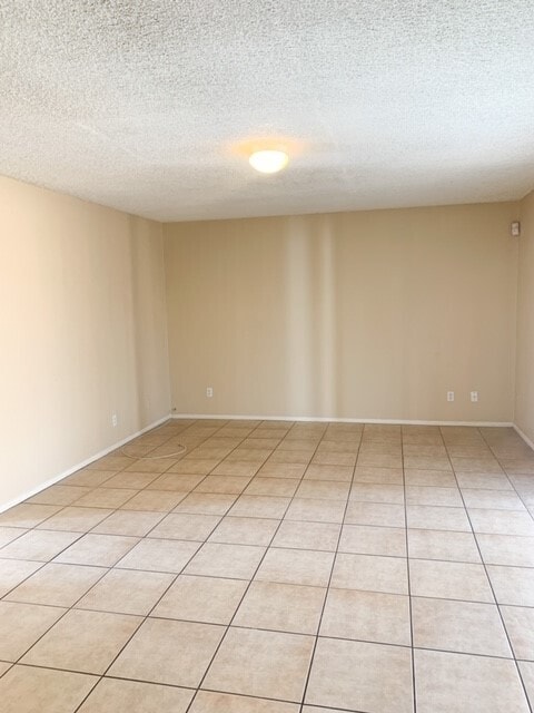 Building Photo - Spacious 2 Bedroom 2 Bathroom Home