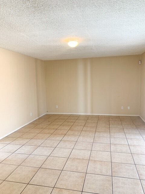 Foto del edificio - Spacious 2 Bedroom 2 Bathroom Home