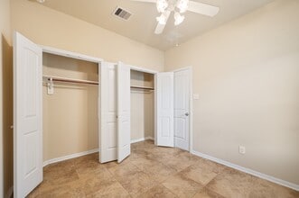 Building Photo - 207 Lockridge Hill Ln Building Photo - 207 Lockridge Hill Ln