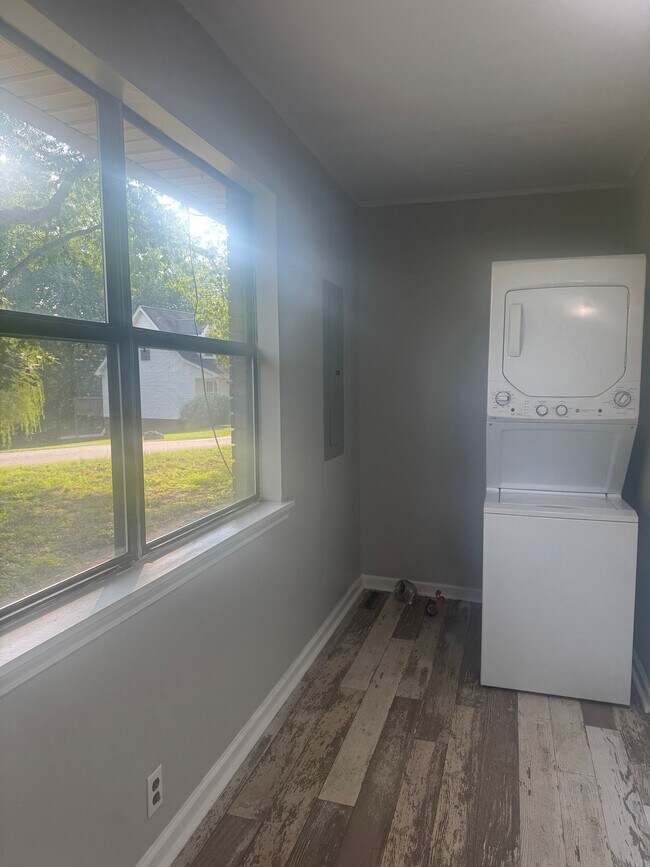 Foto del edificio - 7657 Bethel Rd