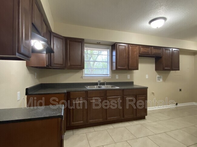 Foto del edificio - 4791 Gill Rd