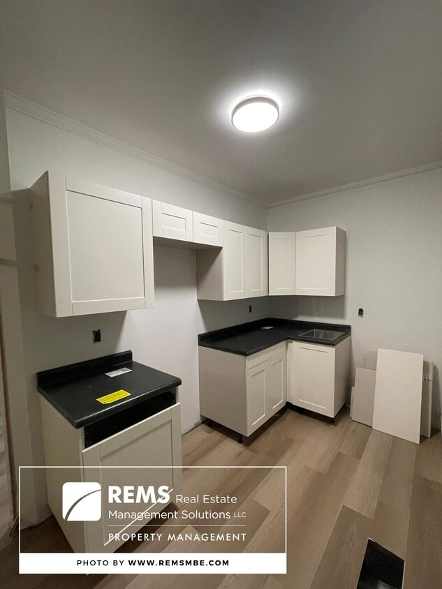 246 N Walnut St Unit Lower Right, Reedsburg, WI 53959 Room for Rent