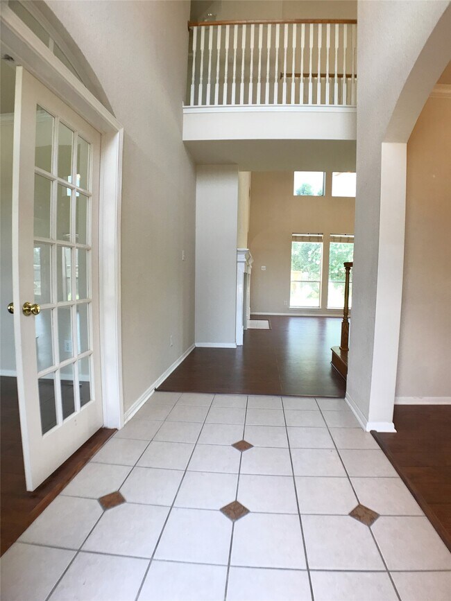 Building Photo - 6323 Sunset Cove Ln