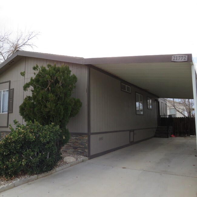Foto del edificio - 21772 Wisteria St