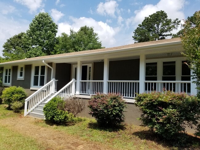 Foto del edificio - 6685 Bennett Rd