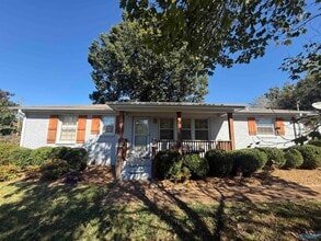 Building Photo - 300 McAlpine Dr SE