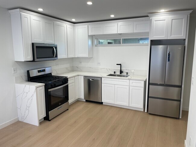 Foto del edificio - 6914 McLaren Ave