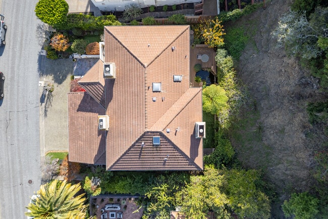 Building Photo - 17 Heron Dr