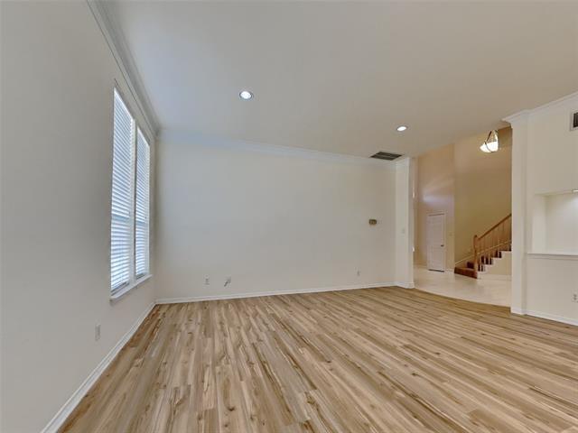 Foto del edificio - 700 Water Oak Dr