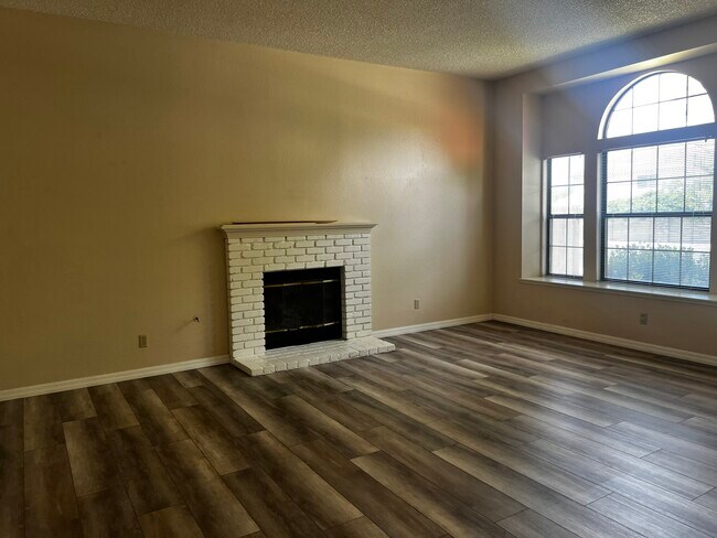 Living Room - 2716 W Avenue K4