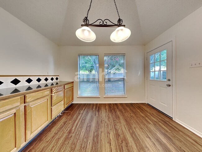 Foto del edificio - 1307 High Crest Drive