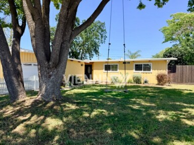 Building Photo - Gorgeous Sacramento Home with a POOL!!