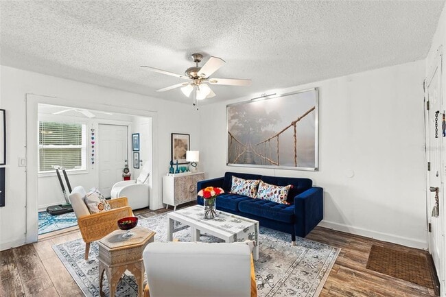 Foto del edificio - 3802 Cortez Cir