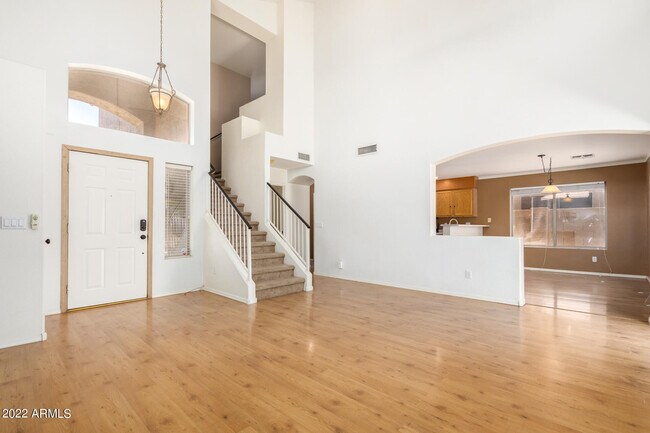 Foto del edificio - 1348 S Heritage Dr