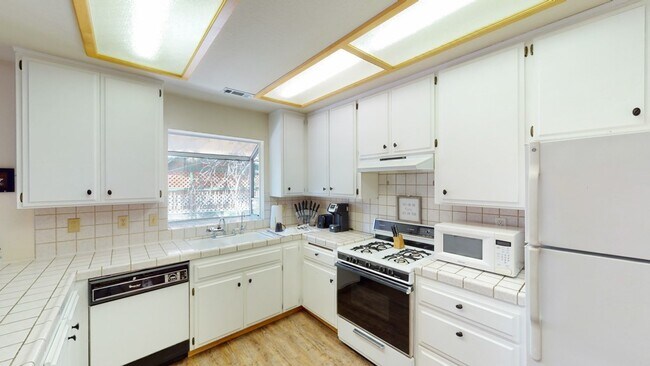 Building Photo - 32807 Deer Lick Ln