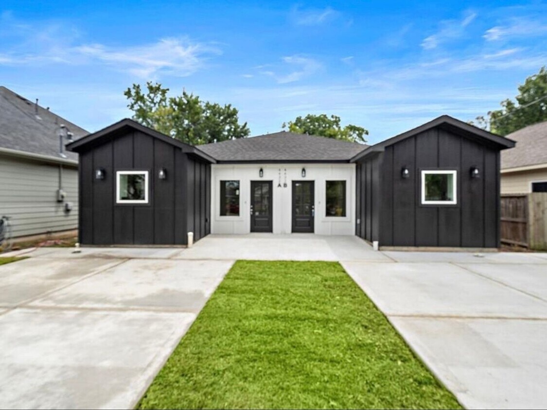 Foto principal - Brand New 3-Bedroom Duplex Near Medical Ce...