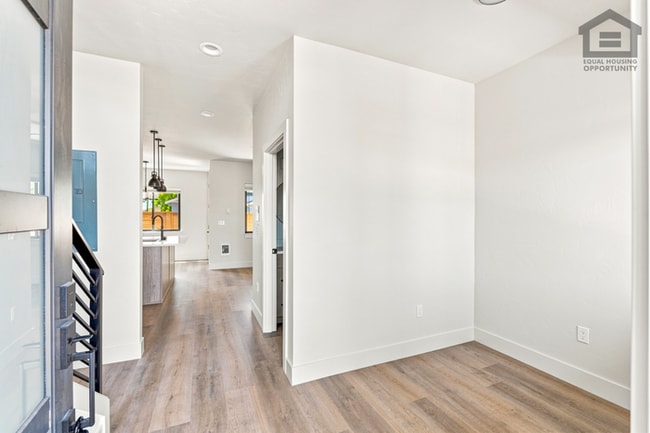 Building Photo - 2Bed/2.5Bath 2-Story Luxury Condo in Redmond, OR! -- BRAND NEW! NEVER LIVED IN!