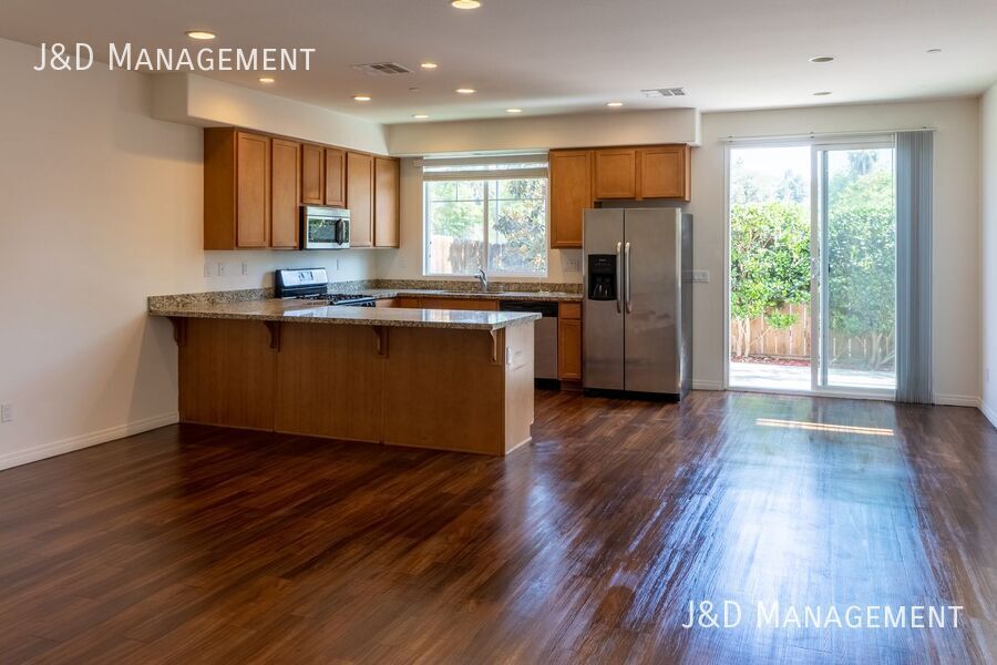 Foto principal - 3150-3172 BANCROFT DR. - 3164-2