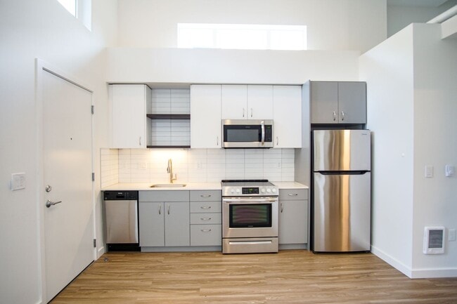 Building Photo - Modern & Chic 1-Bedroom w/Condo-Grade Finishes!
