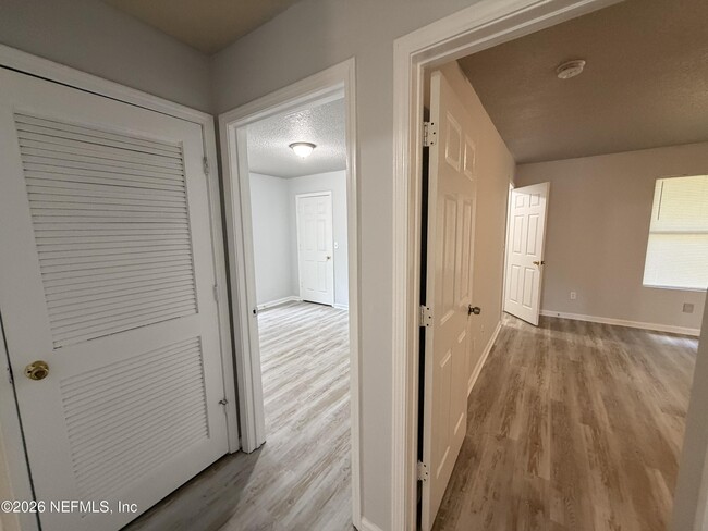 Foto del edificio - 8225 Eaton Ave
