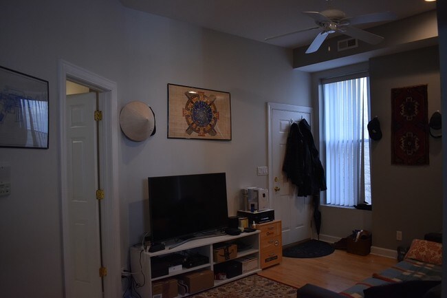 Foto del edificio - 1434 N Bosworth Ave