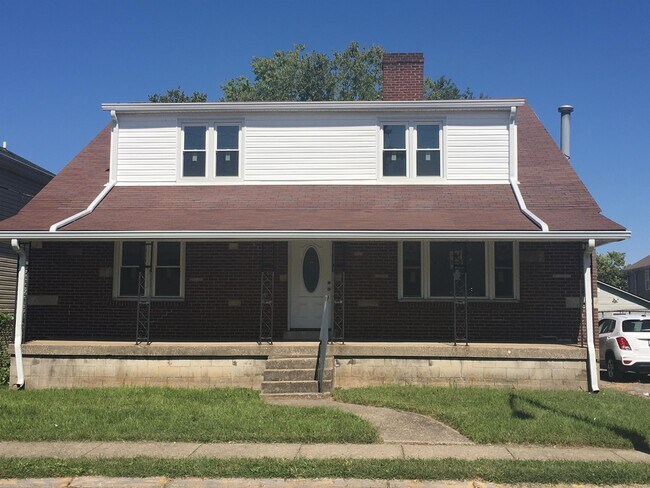 Building Photo - 165 Prall St