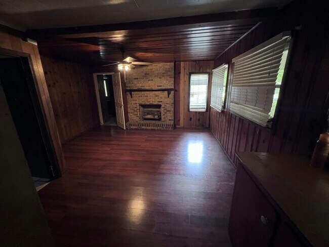 Foto del edificio - 2116 Highland Ct